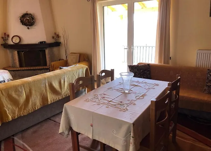 Helmos View - Relaxation & Nature 別荘 Valimi